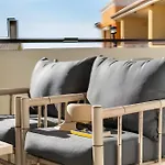 Bright And Modern 2 Bed