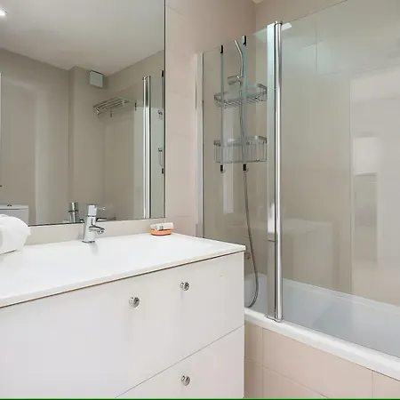 Bright And Modern 2 Bed 公寓 吉亚