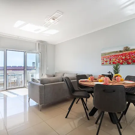 Bright And Modern 2 Bed Appartement *