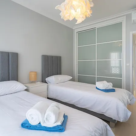 Bright And Modern 2 Bed Appartement *