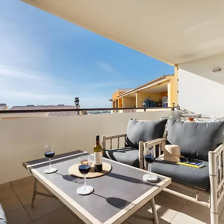 Bright And Modern 2 Bed Appartement