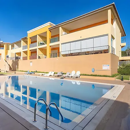 Bright And Modern 2 Bed Appartement