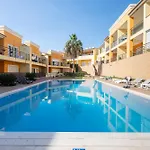 Апартаменты Bright And Modern 2 Bed Гия