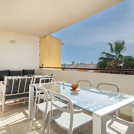 Bright And Modern 2 Bed *